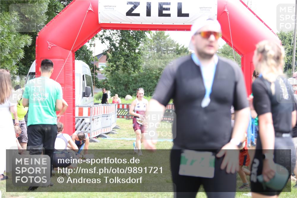 21.06.2026 - 29. Vierlanden-Triathlon Andreas Tolksdorf http://msf.ph/oto/9891721 21.06.2026 13:28:16 Ziel 835, 1020, 835, 1020 meine-sportfotos.de