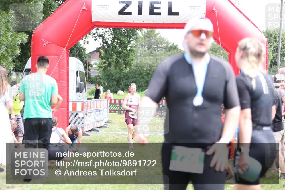 21.06.2026 - 29. Vierlanden-Triathlon Andreas Tolksdorf http://msf.ph/oto/9891722 21.06.2026 13:28:16 Ziel 835, 1020, 835, 1020 meine-sportfotos.de