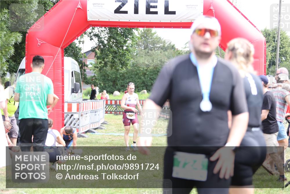 21.06.2026 - 29. Vierlanden-Triathlon Andreas Tolksdorf http://msf.ph/oto/9891724 21.06.2026 13:28:16 Ziel 835, 1020, 835, 1020 meine-sportfotos.de
