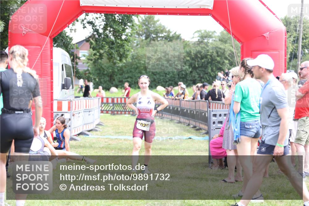 21.06.2026 - 29. Vierlanden-Triathlon Andreas Tolksdorf http://msf.ph/oto/9891732 21.06.2026 13:28:19 Ziel 684, 835, 684, 835 meine-sportfotos.de