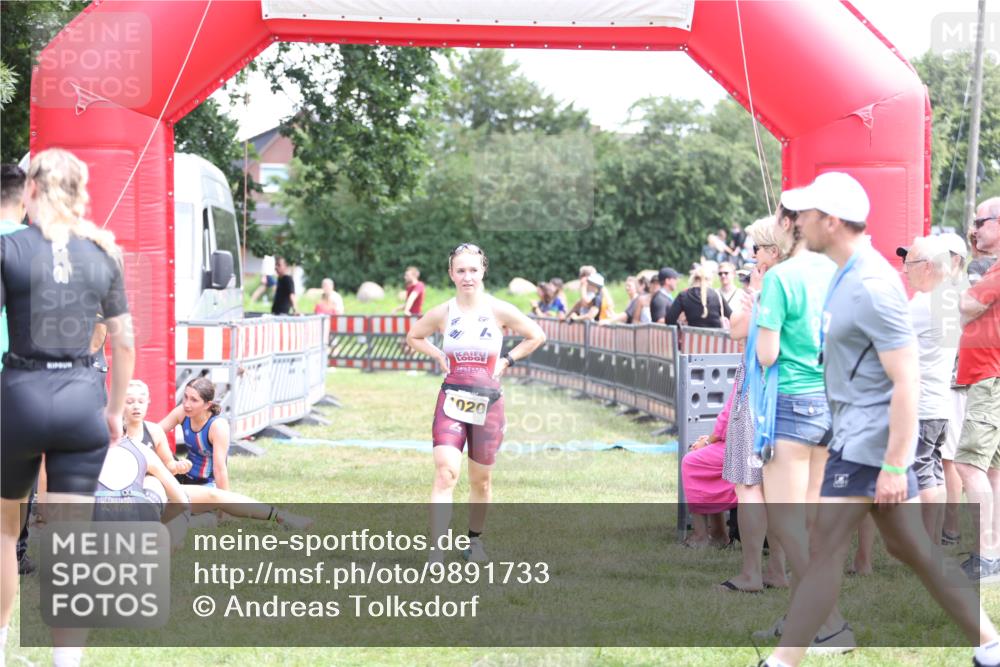 21.06.2026 - 29. Vierlanden-Triathlon Andreas Tolksdorf http://msf.ph/oto/9891733 21.06.2026 13:28:19 Ziel 684, 835, 684, 835 meine-sportfotos.de
