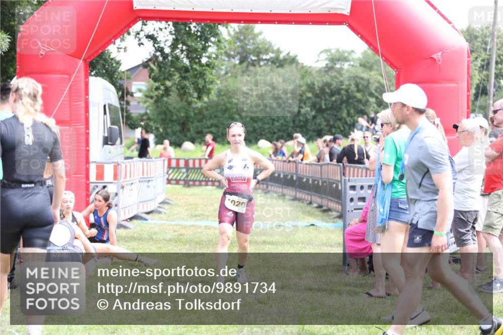 21.06.2026 - 29. Vierlanden-Triathlon Andreas Tolksdorf http://msf.ph/oto/9891734 21.06.2026 13:28:19 Ziel 684, 835, 684, 835 meine-sportfotos.de