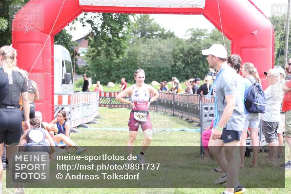 21.06.2026 - 29. Vierlanden-Triathlon Andreas Tolksdorf http://msf.ph/oto/9891737 21.06.2026 13:28:19 Ziel 684, 835, 684, 835 meine-sportfotos.de