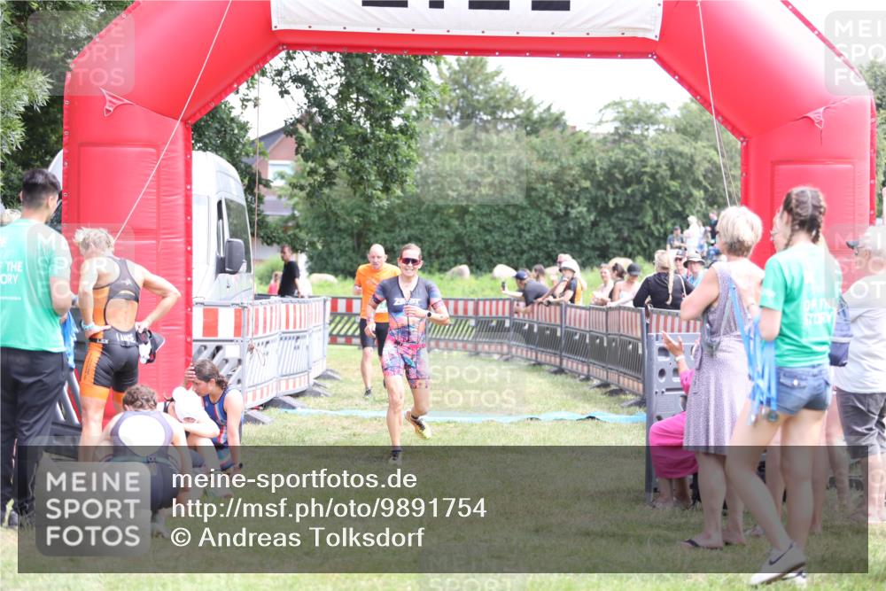 21.06.2026 - 29. Vierlanden-Triathlon Andreas Tolksdorf http://msf.ph/oto/9891754 21.06.2026 13:28:28 Ziel 38, 684, 835, 1009, 38, 684, 835, 1009 meine-sportfotos.de