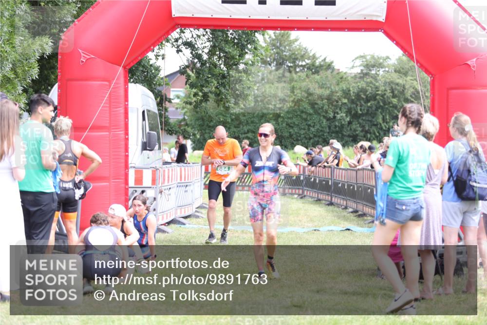 21.06.2026 - 29. Vierlanden-Triathlon Andreas Tolksdorf http://msf.ph/oto/9891763 21.06.2026 13:28:30 Ziel 38, 684, 835, 1009, 38, 684, 835, 1009 meine-sportfotos.de