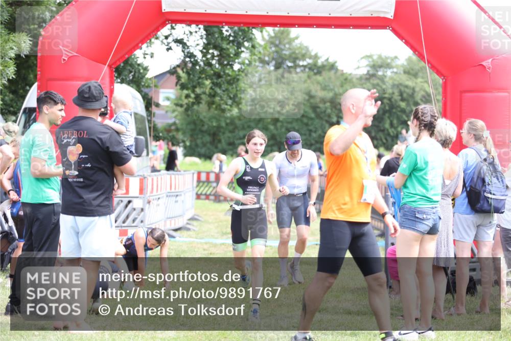 21.06.2026 - 29. Vierlanden-Triathlon Andreas Tolksdorf http://msf.ph/oto/9891767 21.06.2026 13:28:39 Ziel 38, 707, 827, 1009, 38, 707, 827, 1009 meine-sportfotos.de
