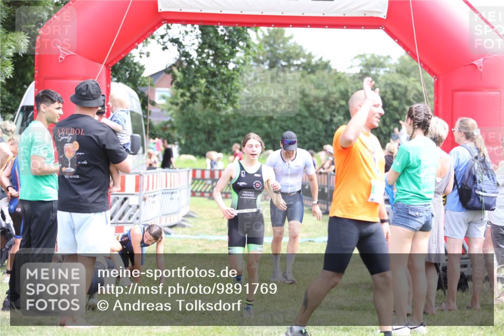 21.06.2026 - 29. Vierlanden-Triathlon Andreas Tolksdorf http://msf.ph/oto/9891769 21.06.2026 13:28:39 Ziel 38, 707, 827, 1009, 38, 707, 827, 1009 meine-sportfotos.de