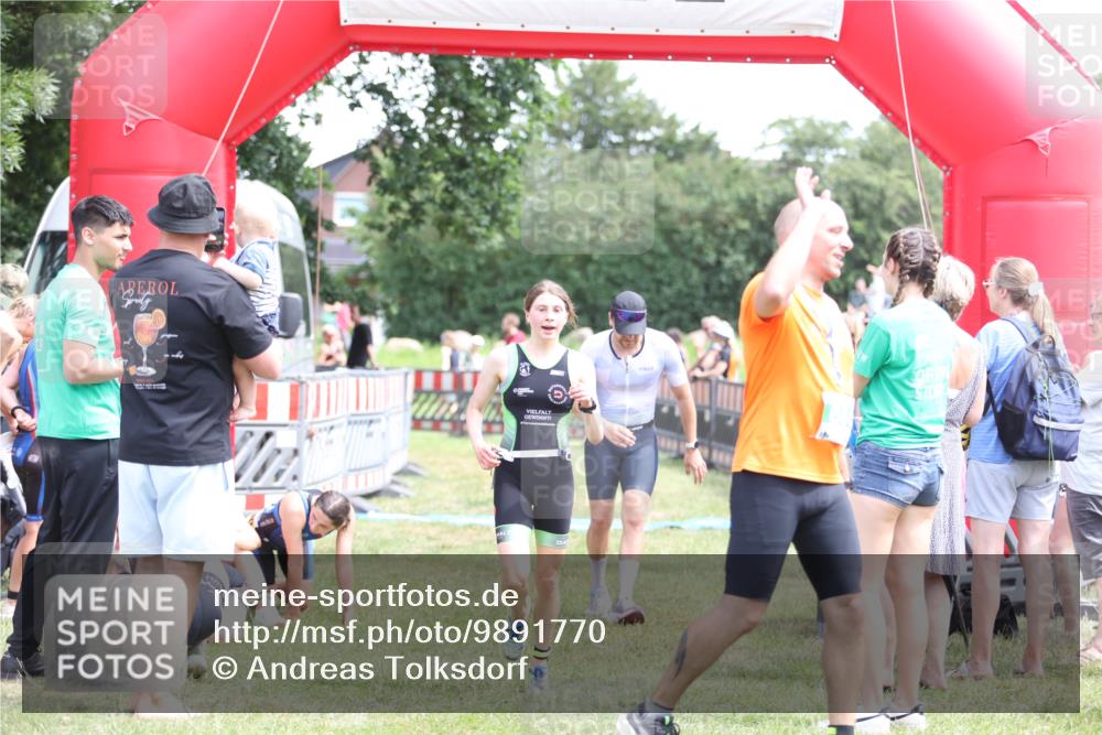 21.06.2026 - 29. Vierlanden-Triathlon Andreas Tolksdorf http://msf.ph/oto/9891770 21.06.2026 13:28:39 Ziel 38, 707, 827, 1009, 38, 707, 827, 1009 meine-sportfotos.de