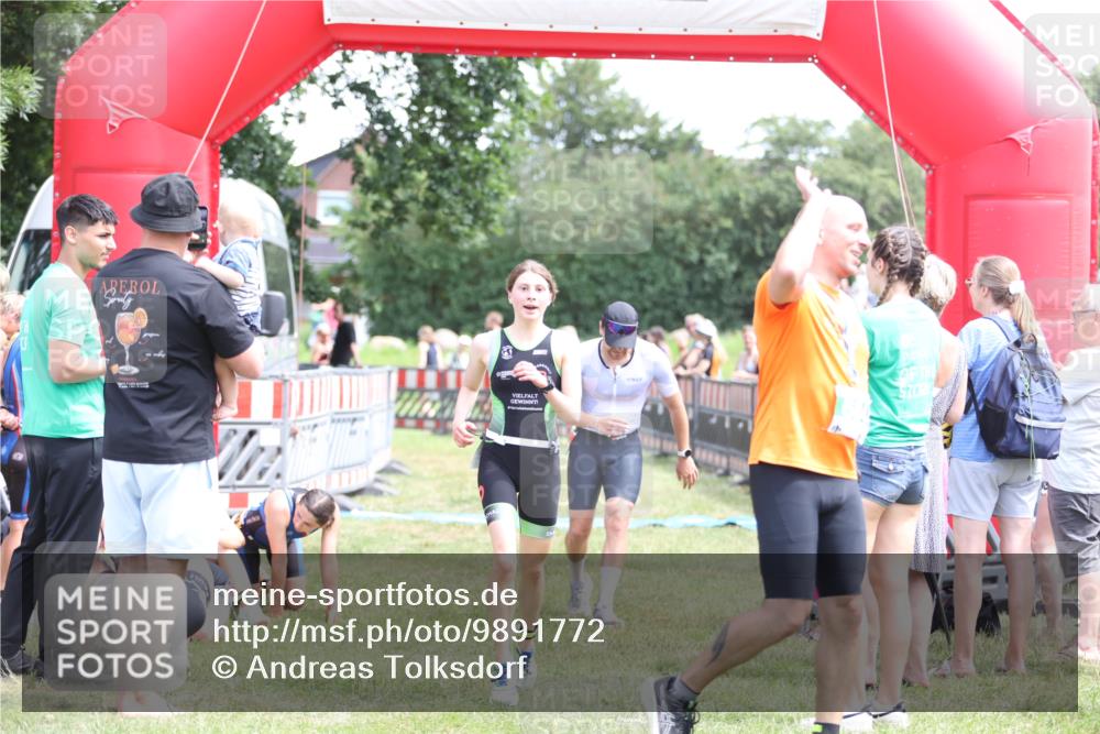 21.06.2026 - 29. Vierlanden-Triathlon Andreas Tolksdorf http://msf.ph/oto/9891772 21.06.2026 13:28:39 Ziel 38, 707, 827, 1009, 38, 707, 827, 1009 meine-sportfotos.de