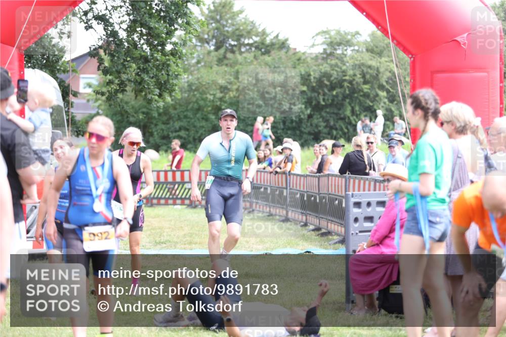 21.06.2026 - 29. Vierlanden-Triathlon Andreas Tolksdorf http://msf.ph/oto/9891783 21.06.2026 13:28:47 Ziel 707, 827, 901, 707, 827, 901 meine-sportfotos.de