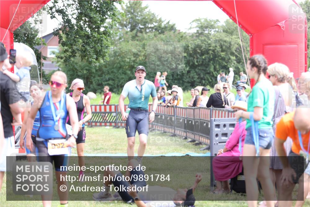 21.06.2026 - 29. Vierlanden-Triathlon Andreas Tolksdorf http://msf.ph/oto/9891784 21.06.2026 13:28:47 Ziel 707, 827, 901, 707, 827, 901 meine-sportfotos.de