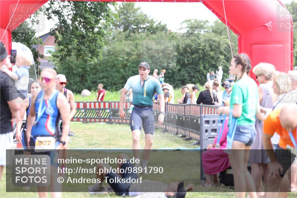 21.06.2026 - 29. Vierlanden-Triathlon Andreas Tolksdorf http://msf.ph/oto/9891790 21.06.2026 13:28:47 Ziel 707, 827, 901, 707, 827, 901 meine-sportfotos.de