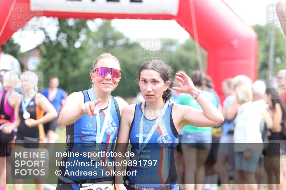 21.06.2026 - 29. Vierlanden-Triathlon Andreas Tolksdorf http://msf.ph/oto/9891797 21.06.2026 13:29:01 Ziel 648, 746, 901, 1004, 648, 746, 901, 1004 meine-sportfotos.de