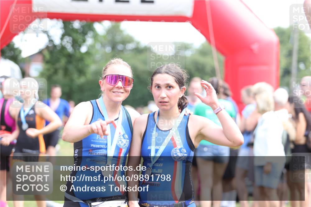 21.06.2026 - 29. Vierlanden-Triathlon Andreas Tolksdorf http://msf.ph/oto/9891798 21.06.2026 13:29:01 Ziel 648, 746, 901, 1004, 648, 746, 901, 1004 meine-sportfotos.de