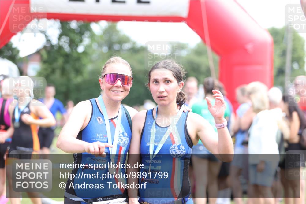 21.06.2026 - 29. Vierlanden-Triathlon Andreas Tolksdorf http://msf.ph/oto/9891799 21.06.2026 13:29:01 Ziel 648, 746, 901, 1004, 648, 746, 901, 1004 meine-sportfotos.de