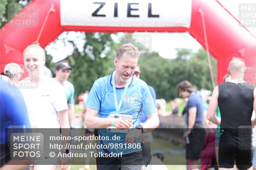 21.06.2026 - 29. Vierlanden-Triathlon Andreas Tolksdorf http://msf.ph/oto/9891806 21.06.2026 13:29:08 Ziel 746, 1004, 746, 1004 meine-sportfotos.de