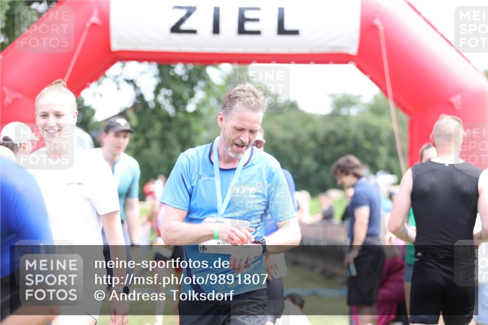 21.06.2026 - 29. Vierlanden-Triathlon Andreas Tolksdorf http://msf.ph/oto/9891807 21.06.2026 13:29:08 Ziel 746, 1004, 746, 1004 meine-sportfotos.de