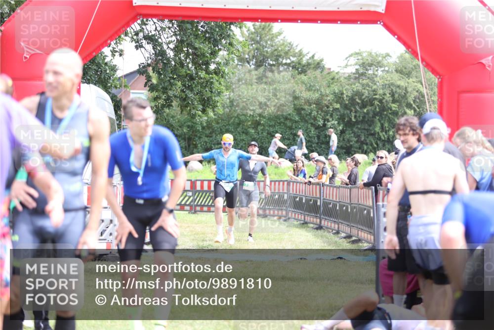 21.06.2026 - 29. Vierlanden-Triathlon Andreas Tolksdorf http://msf.ph/oto/9891810 21.06.2026 13:29:29 Ziel 114, 693, 730, 114, 693, 730 meine-sportfotos.de