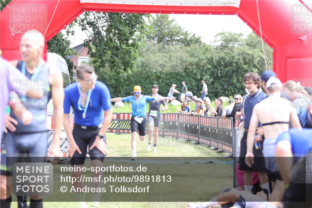 21.06.2026 - 29. Vierlanden-Triathlon Andreas Tolksdorf http://msf.ph/oto/9891813 21.06.2026 13:29:29 Ziel 114, 693, 730, 114, 693, 730 meine-sportfotos.de