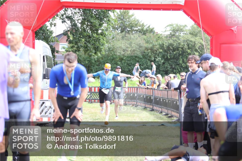 21.06.2026 - 29. Vierlanden-Triathlon Andreas Tolksdorf http://msf.ph/oto/9891816 21.06.2026 13:29:29 Ziel 114, 693, 730, 114, 693, 730 meine-sportfotos.de