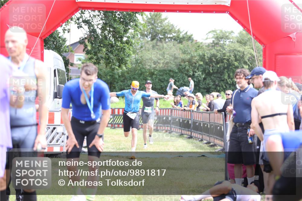 21.06.2026 - 29. Vierlanden-Triathlon Andreas Tolksdorf http://msf.ph/oto/9891817 21.06.2026 13:29:29 Ziel 114, 693, 730, 114, 693, 730 meine-sportfotos.de