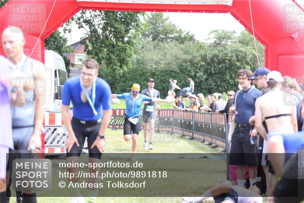 21.06.2026 - 29. Vierlanden-Triathlon Andreas Tolksdorf http://msf.ph/oto/9891818 21.06.2026 13:29:29 Ziel 114, 693, 730, 114, 693, 730 meine-sportfotos.de