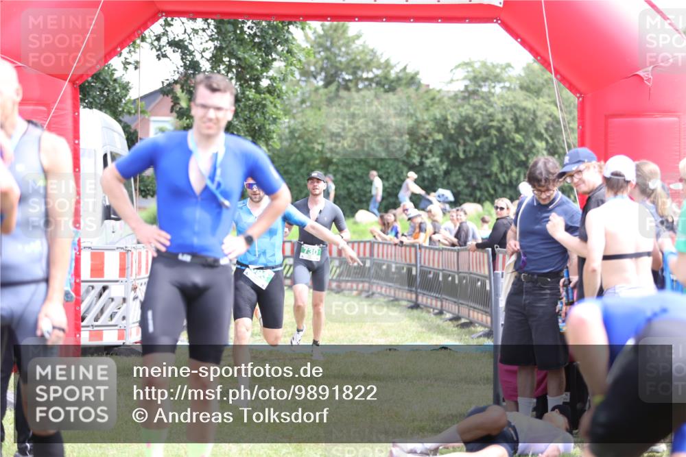 21.06.2026 - 29. Vierlanden-Triathlon Andreas Tolksdorf http://msf.ph/oto/9891822 21.06.2026 13:29:30 Ziel 114, 693, 730, 114, 693, 730 meine-sportfotos.de