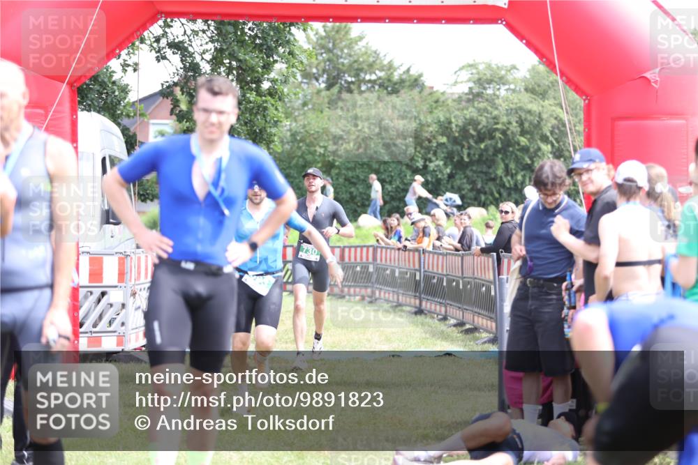 21.06.2026 - 29. Vierlanden-Triathlon Andreas Tolksdorf http://msf.ph/oto/9891823 21.06.2026 13:29:30 Ziel 114, 693, 730, 114, 693, 730 meine-sportfotos.de
