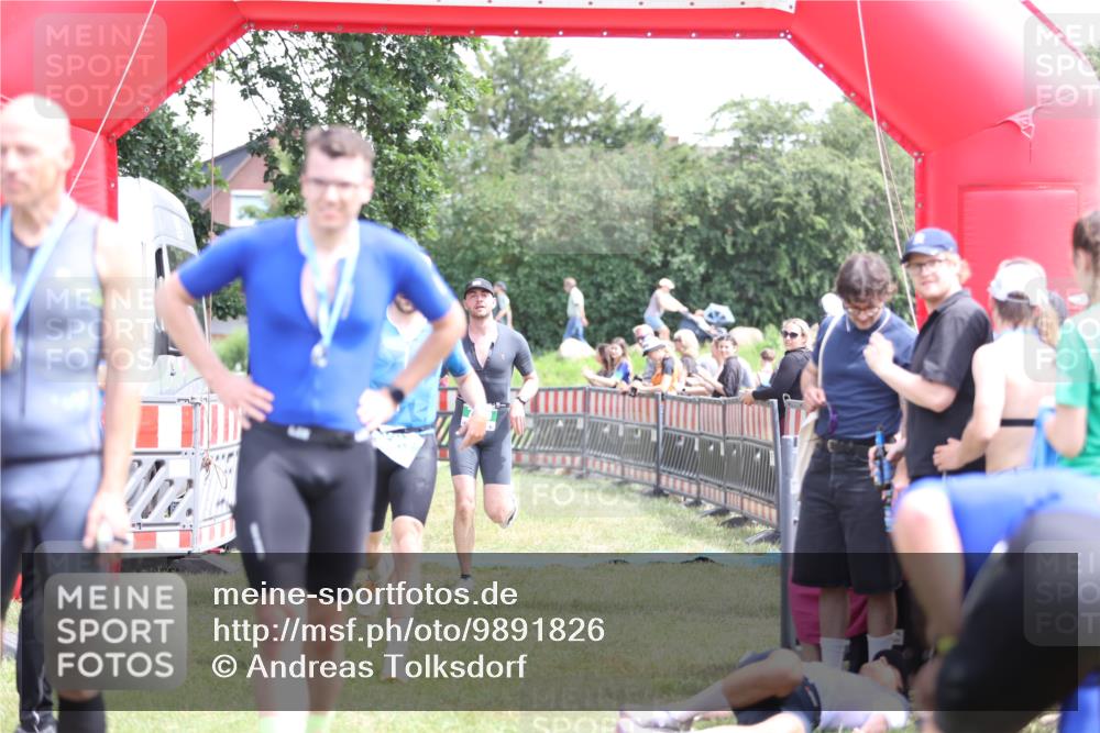 21.06.2026 - 29. Vierlanden-Triathlon Andreas Tolksdorf http://msf.ph/oto/9891826 21.06.2026 13:29:30 Ziel 114, 693, 730, 114, 693, 730 meine-sportfotos.de