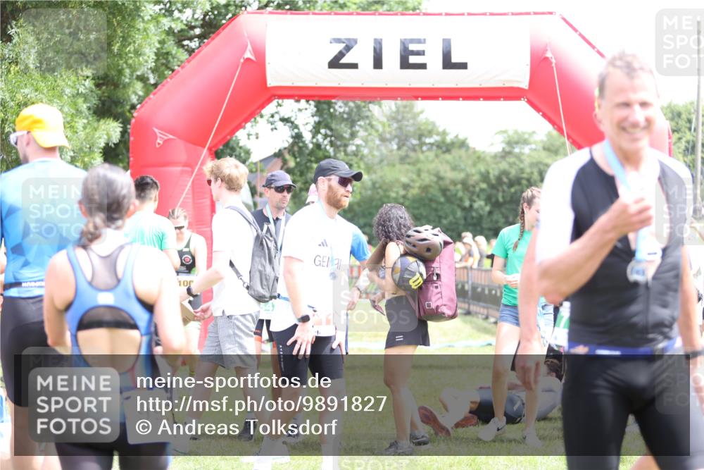 21.06.2026 - 29. Vierlanden-Triathlon Andreas Tolksdorf http://msf.ph/oto/9891827 21.06.2026 13:30:02 Ziel 685, 1006, 1008, 685, 1006, 1008 meine-sportfotos.de