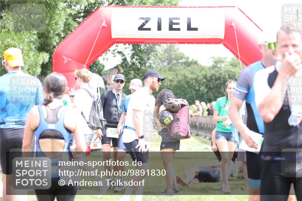 21.06.2026 - 29. Vierlanden-Triathlon Andreas Tolksdorf http://msf.ph/oto/9891830 21.06.2026 13:30:02 Ziel 685, 1006, 1008, 685, 1006, 1008 meine-sportfotos.de