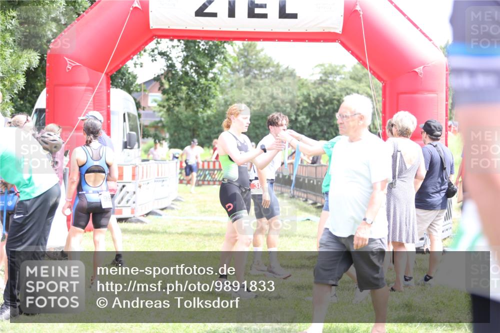 21.06.2026 - 29. Vierlanden-Triathlon Andreas Tolksdorf http://msf.ph/oto/9891833 21.06.2026 13:30:16 Ziel 83, 747, 758, 1011, 83, 747, 758, 1011 meine-sportfotos.de