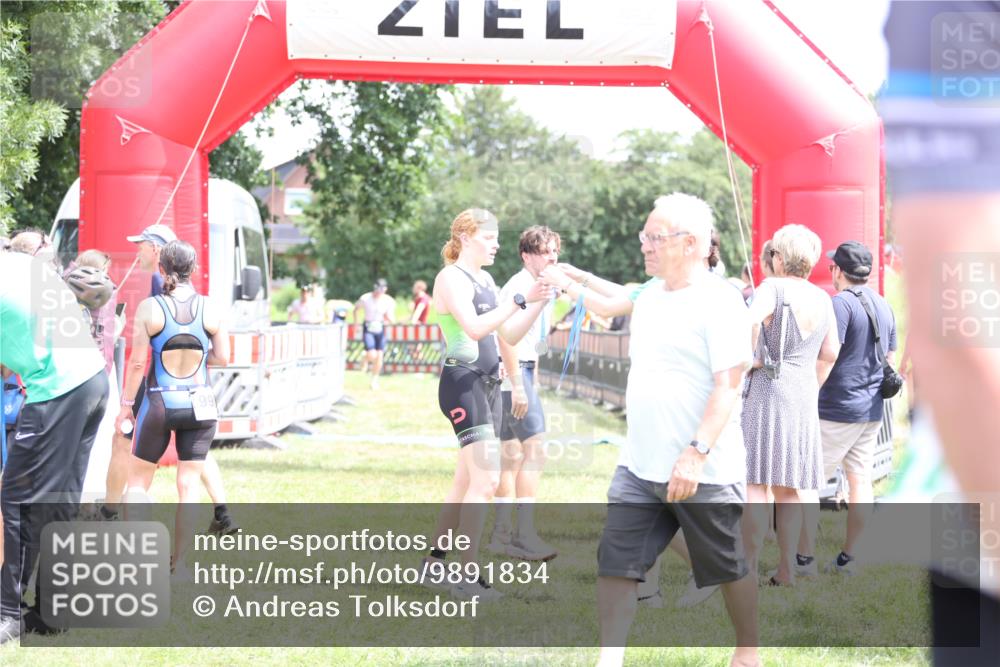 21.06.2026 - 29. Vierlanden-Triathlon Andreas Tolksdorf http://msf.ph/oto/9891834 21.06.2026 13:30:16 Ziel 83, 747, 758, 1011, 83, 747, 758, 1011 meine-sportfotos.de