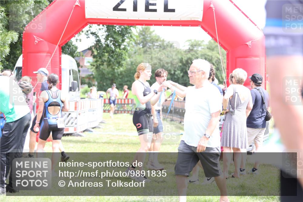 21.06.2026 - 29. Vierlanden-Triathlon Andreas Tolksdorf http://msf.ph/oto/9891835 21.06.2026 13:30:16 Ziel 83, 747, 758, 1011, 83, 747, 758, 1011 meine-sportfotos.de