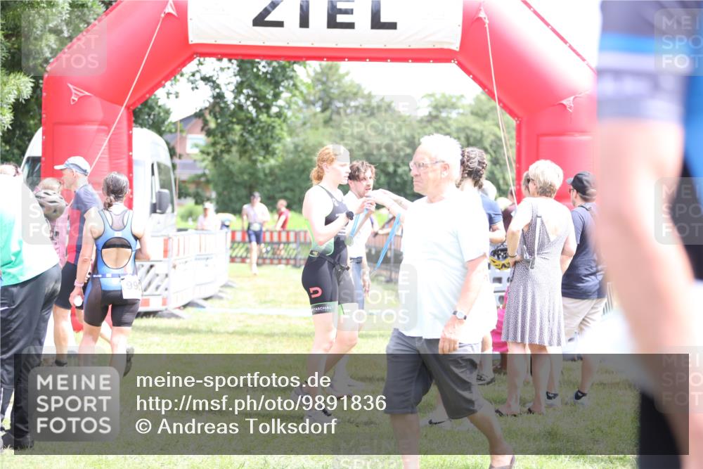 21.06.2026 - 29. Vierlanden-Triathlon Andreas Tolksdorf http://msf.ph/oto/9891836 21.06.2026 13:30:16 Ziel 83, 747, 758, 1011, 83, 747, 758, 1011 meine-sportfotos.de