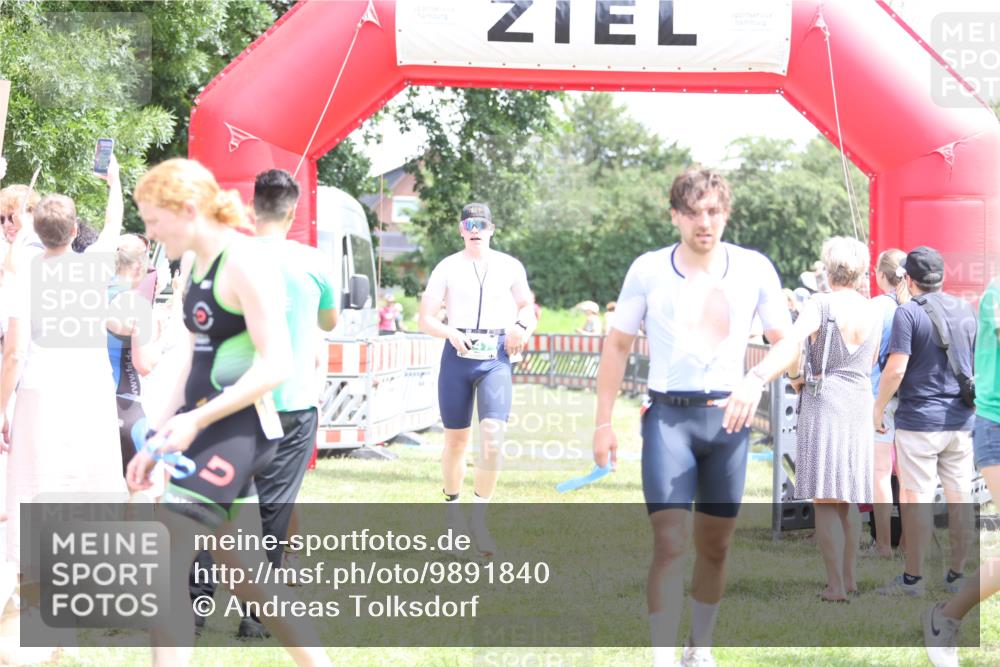 21.06.2026 - 29. Vierlanden-Triathlon Andreas Tolksdorf http://msf.ph/oto/9891840 21.06.2026 13:30:22 Ziel 83, 747, 758, 1011, 83, 747, 758, 1011 meine-sportfotos.de