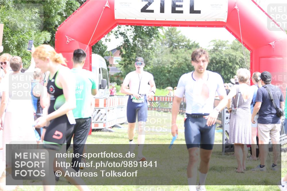 21.06.2026 - 29. Vierlanden-Triathlon Andreas Tolksdorf http://msf.ph/oto/9891841 21.06.2026 13:30:22 Ziel 83, 747, 758, 1011, 83, 747, 758, 1011 meine-sportfotos.de
