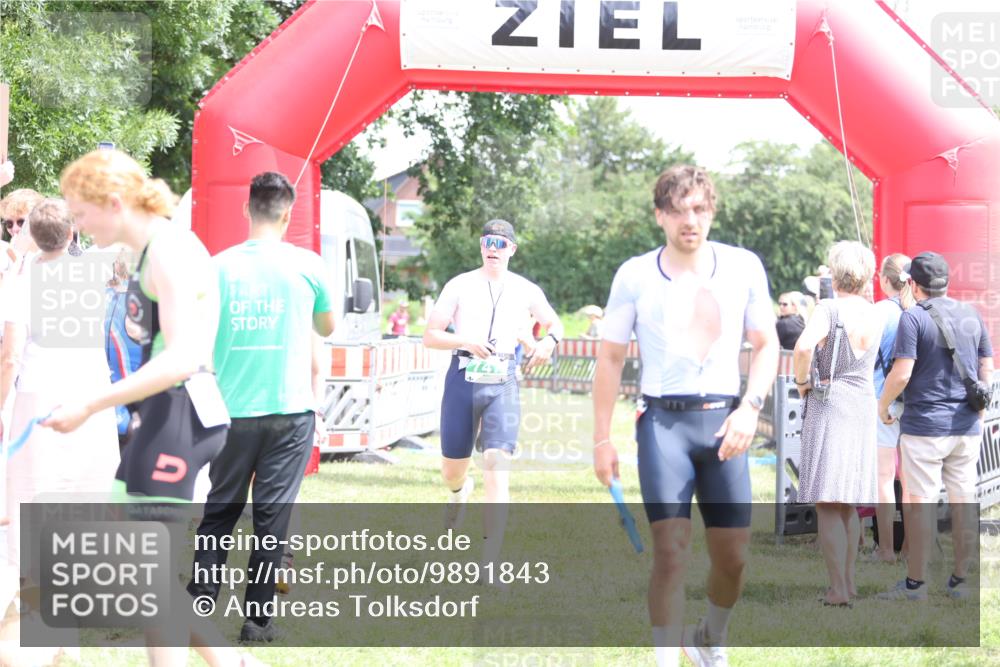 21.06.2026 - 29. Vierlanden-Triathlon Andreas Tolksdorf http://msf.ph/oto/9891843 21.06.2026 13:30:22 Ziel 83, 747, 758, 1011, 83, 747, 758, 1011 meine-sportfotos.de