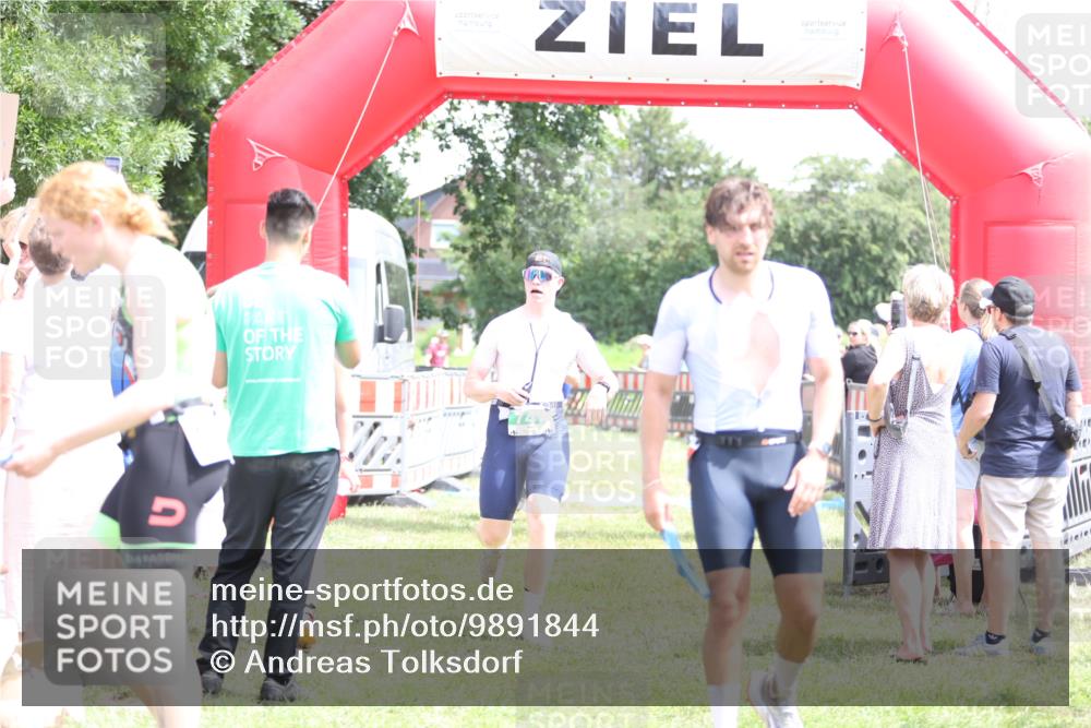 21.06.2026 - 29. Vierlanden-Triathlon Andreas Tolksdorf http://msf.ph/oto/9891844 21.06.2026 13:30:22 Ziel 83, 747, 758, 1011, 83, 747, 758, 1011 meine-sportfotos.de