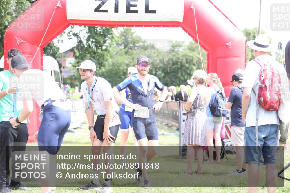 21.06.2026 - 29. Vierlanden-Triathlon Andreas Tolksdorf http://msf.ph/oto/9891848 21.06.2026 13:30:31 Ziel 1011, 1011 meine-sportfotos.de