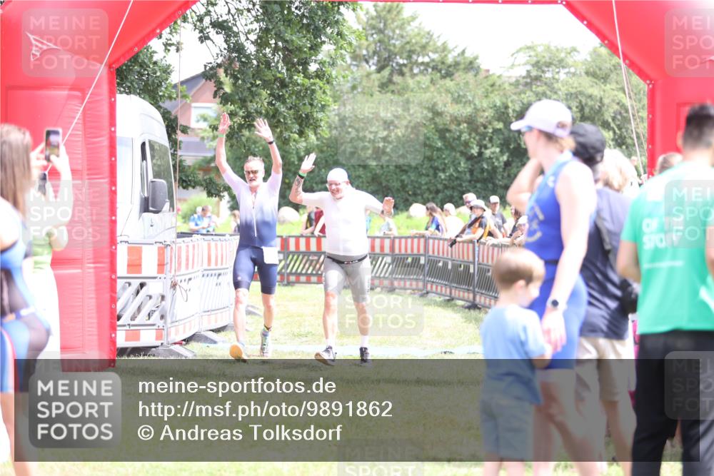 21.06.2026 - 29. Vierlanden-Triathlon Andreas Tolksdorf http://msf.ph/oto/9891862 21.06.2026 13:30:52 Ziel 887, 893, 887, 893 meine-sportfotos.de