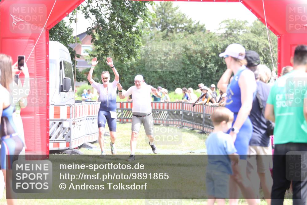21.06.2026 - 29. Vierlanden-Triathlon Andreas Tolksdorf http://msf.ph/oto/9891865 21.06.2026 13:30:52 Ziel 887, 893, 887, 893 meine-sportfotos.de