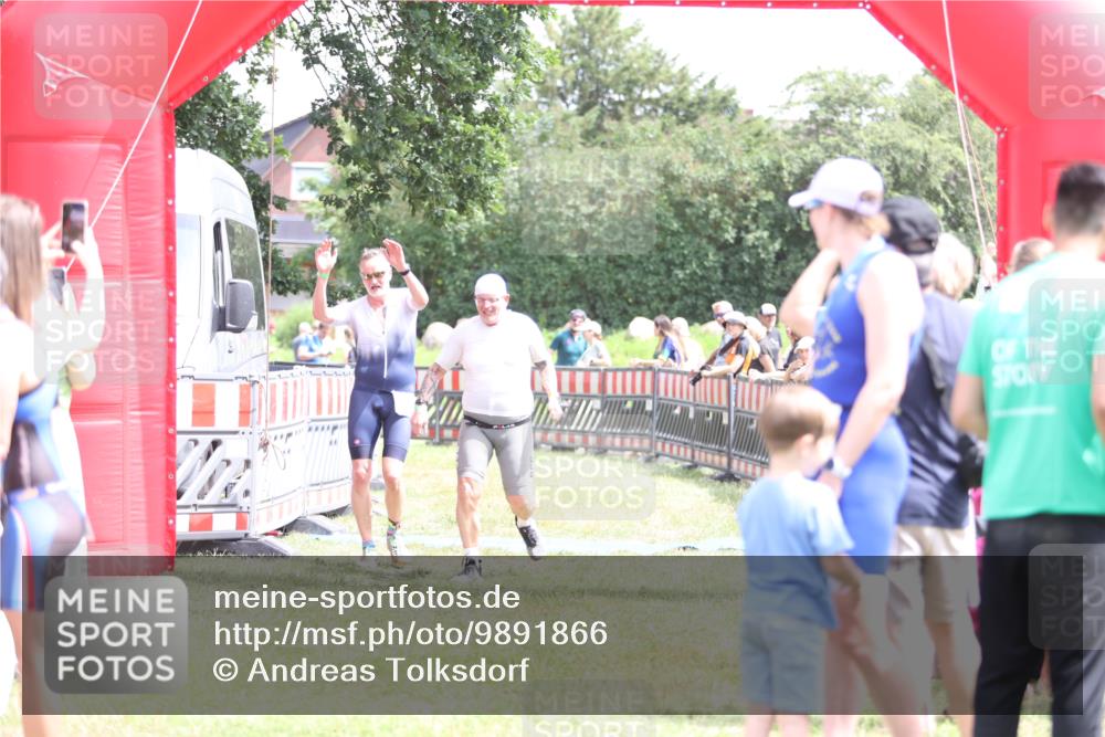 21.06.2026 - 29. Vierlanden-Triathlon Andreas Tolksdorf http://msf.ph/oto/9891866 21.06.2026 13:30:52 Ziel 887, 893, 887, 893 meine-sportfotos.de