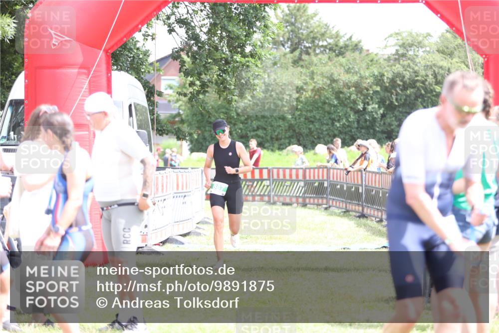 21.06.2026 - 29. Vierlanden-Triathlon Andreas Tolksdorf http://msf.ph/oto/9891875 21.06.2026 13:31:02 Ziel 887, 887 meine-sportfotos.de