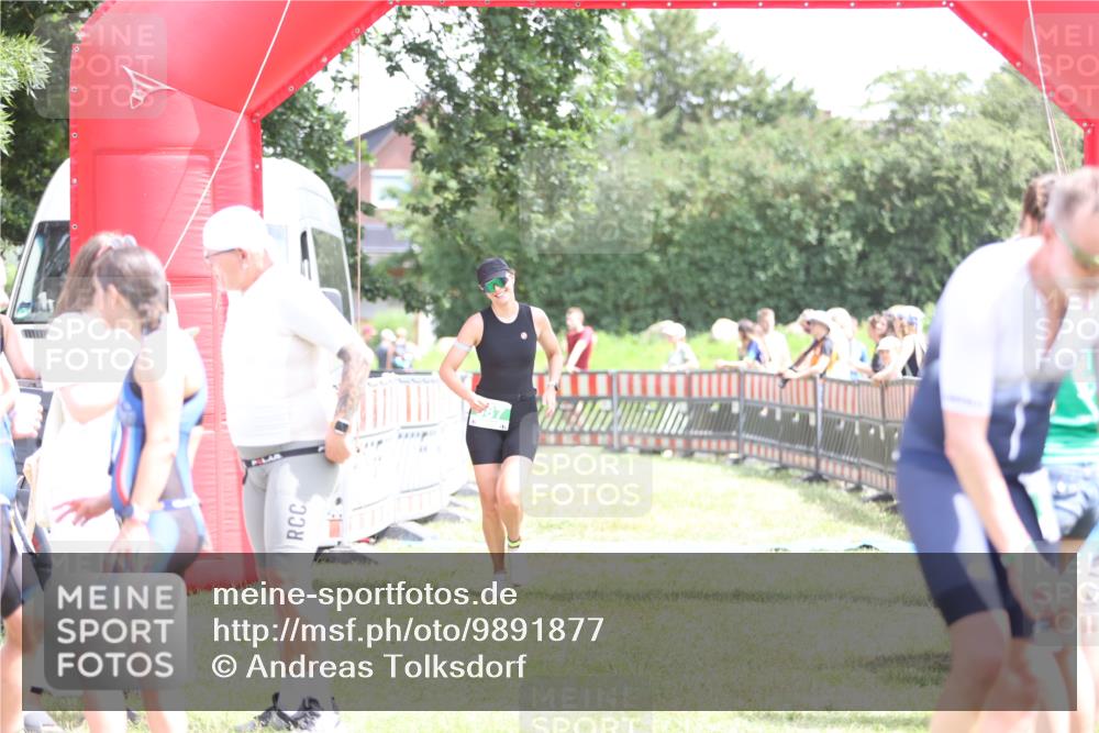 21.06.2026 - 29. Vierlanden-Triathlon Andreas Tolksdorf http://msf.ph/oto/9891877 21.06.2026 13:31:02 Ziel 887, 887 meine-sportfotos.de