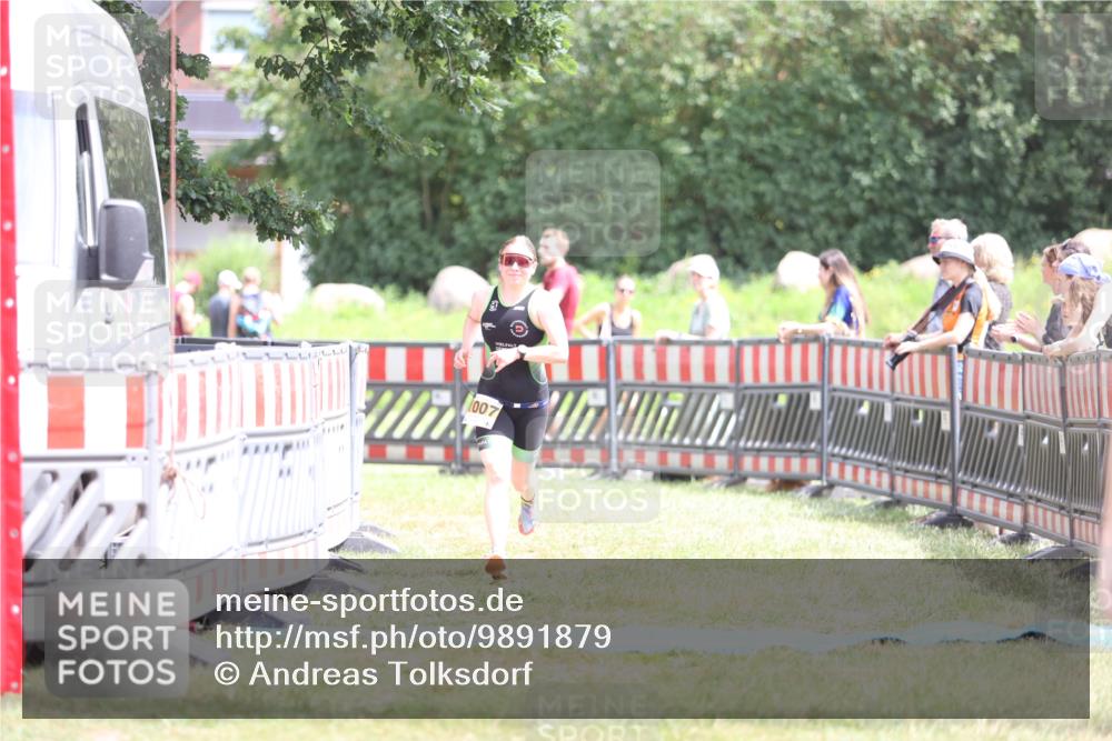 21.06.2026 - 29. Vierlanden-Triathlon Andreas Tolksdorf http://msf.ph/oto/9891879 21.06.2026 13:31:17 Ziel 1007, 1007 meine-sportfotos.de