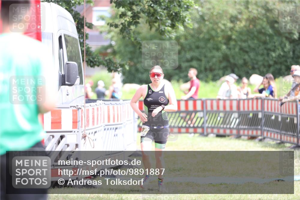 21.06.2026 - 29. Vierlanden-Triathlon Andreas Tolksdorf http://msf.ph/oto/9891887 21.06.2026 13:31:18 Ziel 1007, 1016, 1007, 1016 meine-sportfotos.de