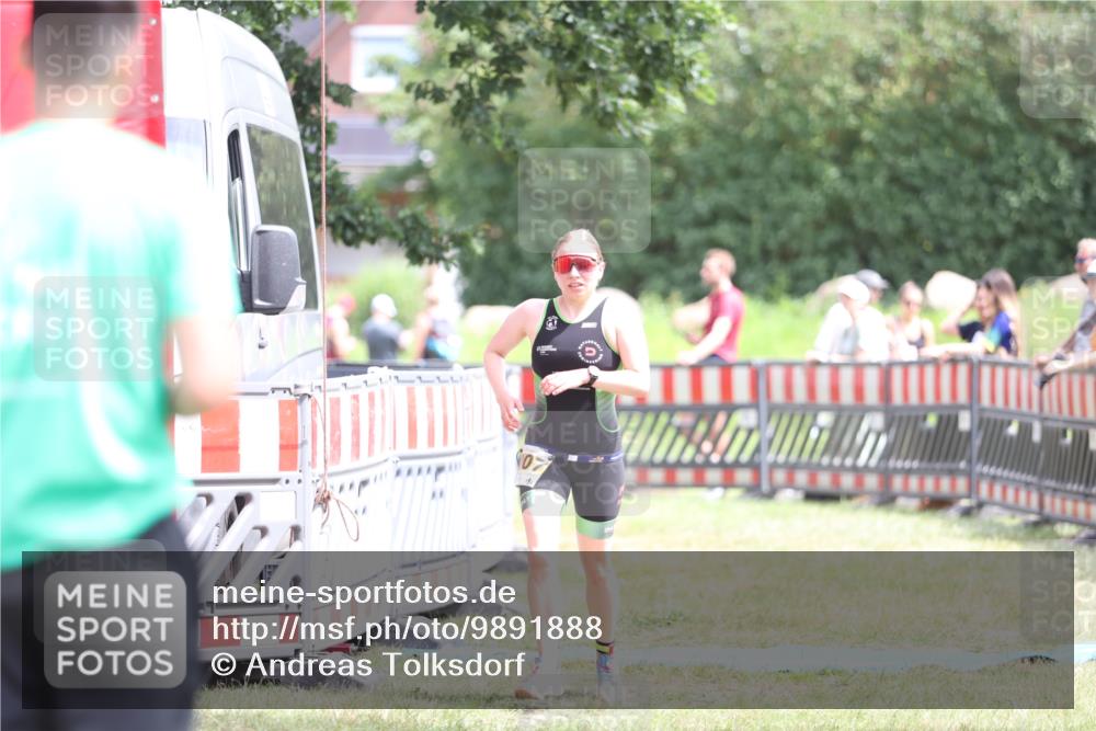 21.06.2026 - 29. Vierlanden-Triathlon Andreas Tolksdorf http://msf.ph/oto/9891888 21.06.2026 13:31:19 Ziel 1007, 1016, 1007, 1016 meine-sportfotos.de