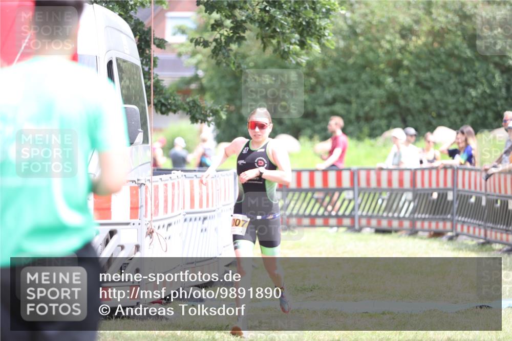 21.06.2026 - 29. Vierlanden-Triathlon Andreas Tolksdorf http://msf.ph/oto/9891890 21.06.2026 13:31:19 Ziel 1007, 1016, 1007, 1016 meine-sportfotos.de
