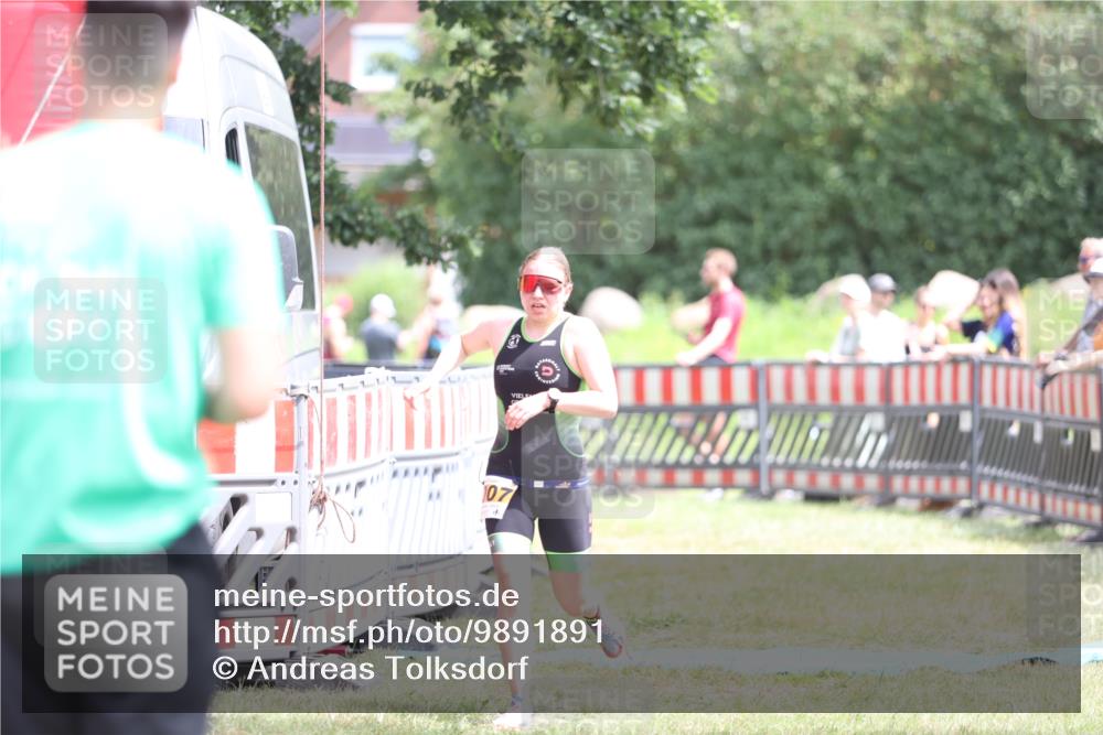 21.06.2026 - 29. Vierlanden-Triathlon Andreas Tolksdorf http://msf.ph/oto/9891891 21.06.2026 13:31:19 Ziel 1007, 1016, 1007, 1016 meine-sportfotos.de